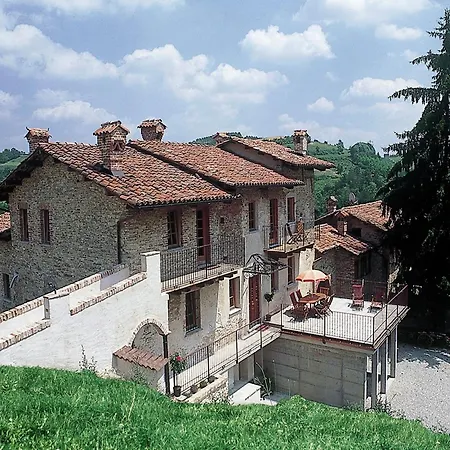 With Large Covered Terrace In Small With Swimming Pool Prázdninový dům *