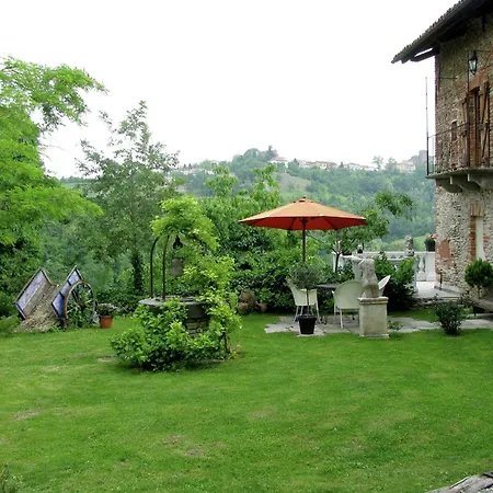 Prázdninový dům With Large Covered Terrace In Small With Swimming Pool