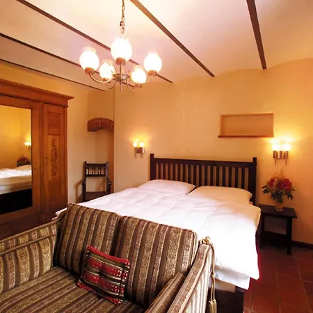 Prázdninový dům With Large Covered Terrace In Small With Swimming Pool Bastia Mondovì